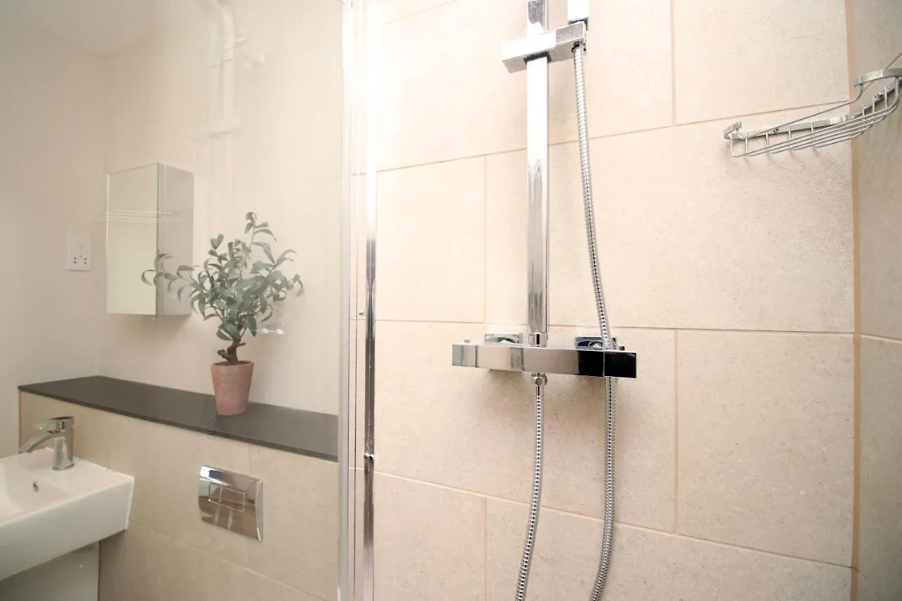 Casablanca Flat 4 By Mia Living Modern 2 Bedroom Apartment With Balcony Cardiff 0*,  Storbritannien