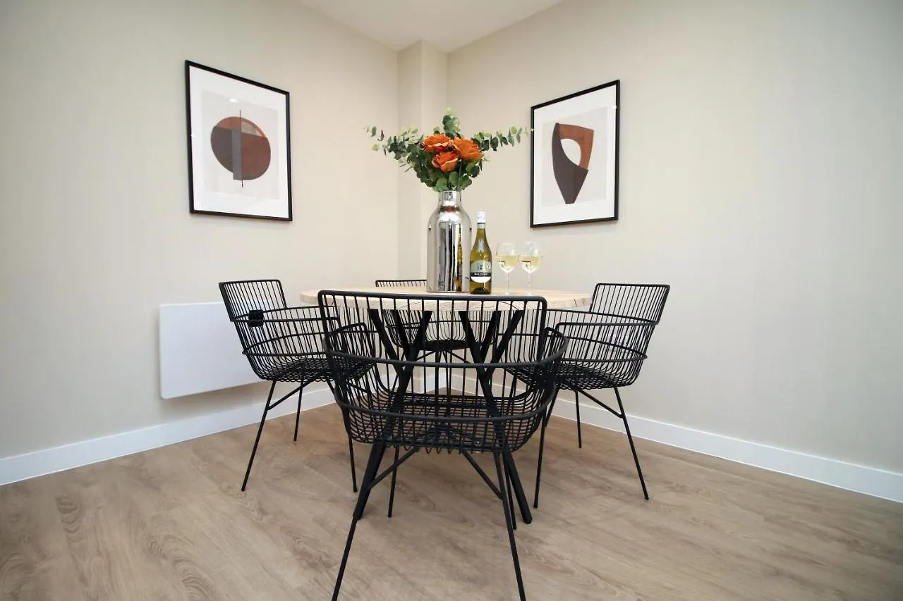Casablanca Flat 4 By Mia Living Modern 2 Bedroom Apartment With Balcony Cardiff 0*,  Storbritannien